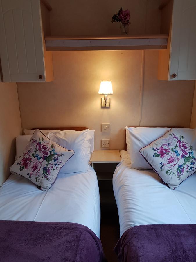 Pitch & Canvas - Self Catering At Broad Oak Farm Hotel Tattenhall Exterior foto